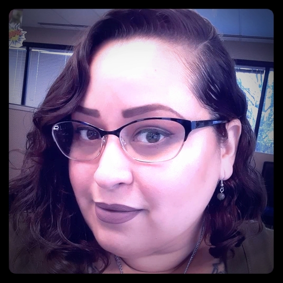 Meet your Posher, Luxxxury Divas - Picture 1 of 1